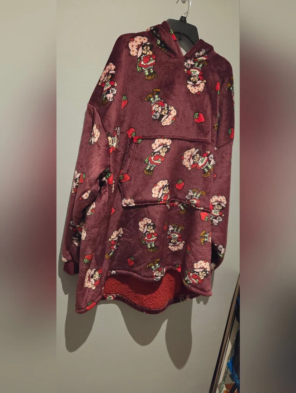 NWT ​Strawberry Shortcake Blanket Hoodie Oversized Fleece Sherpa Maroon S/M